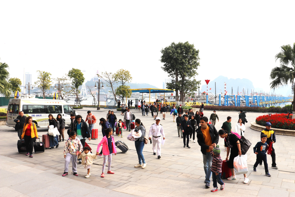 Khoảng 106.000 lượt khách đến Quảng Ninh dịp Tết Dương lịch