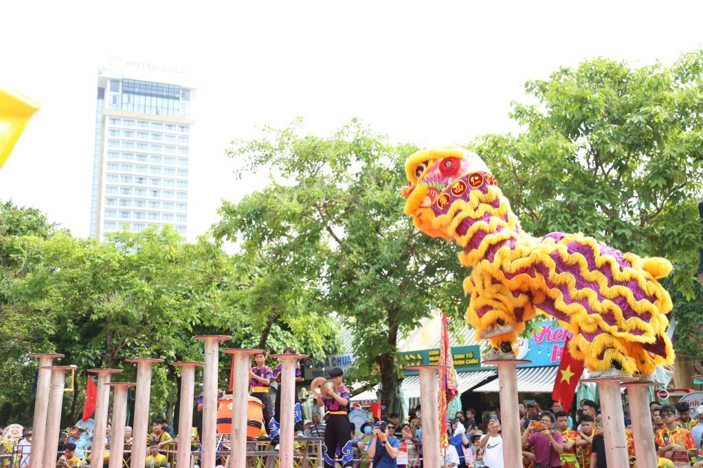  麟狮龙舞节首次在广宁省举办