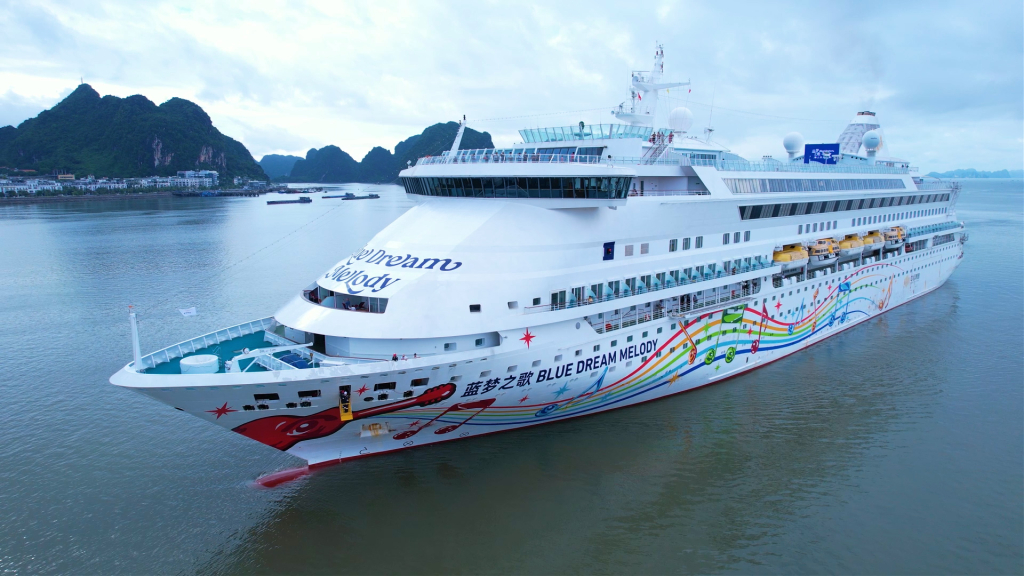 Trên 630 khách du lịch tàu biển quốc tế đến Hạ Long