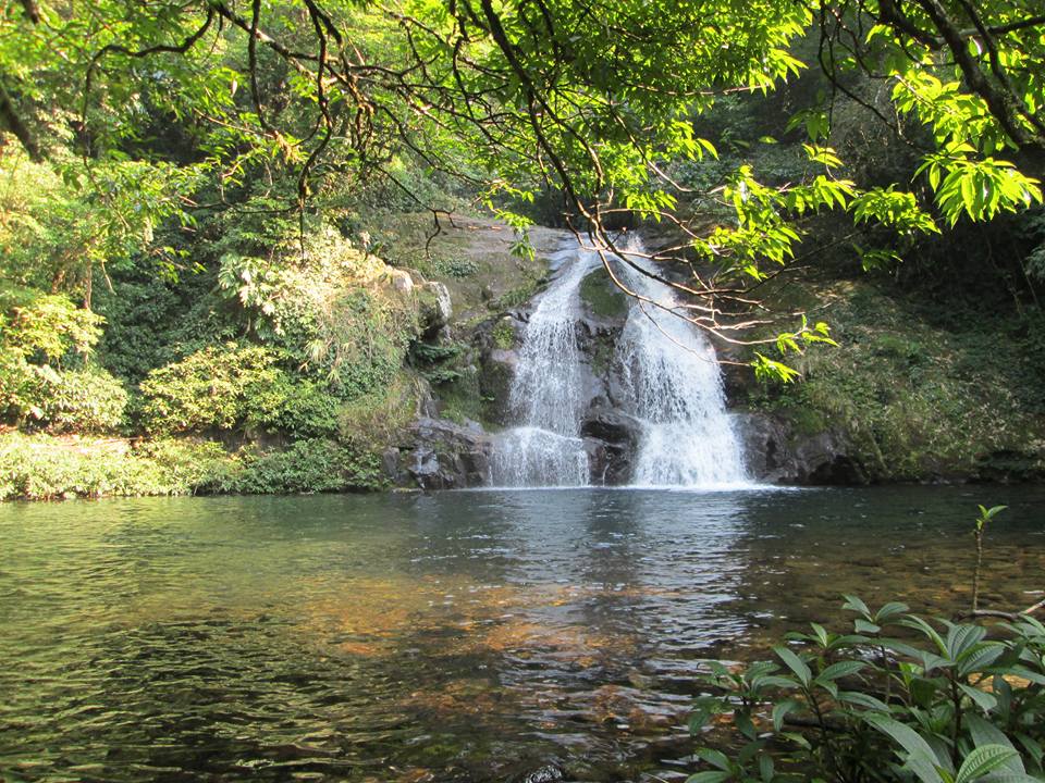 Khám phá vẻ đẹp hoang sơ của thác nước Khe Tiền tại Bình Liêu