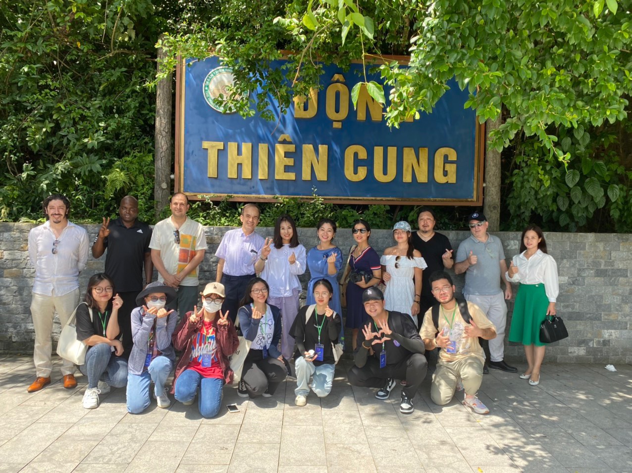 Sở Du lịch Quảng Ninh tổ chức chương trình tham quan cho đại biểu tham dự Lễ trao giải cuộc thi phim ngắn “ Màn ảnh Xanh” năm 2022.
