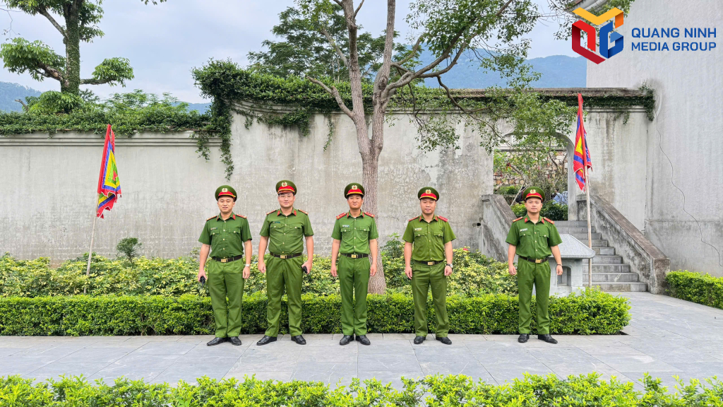 Lực lượng chức năng có mặt từ sớm đảm bảo ANTT cho người dân. 