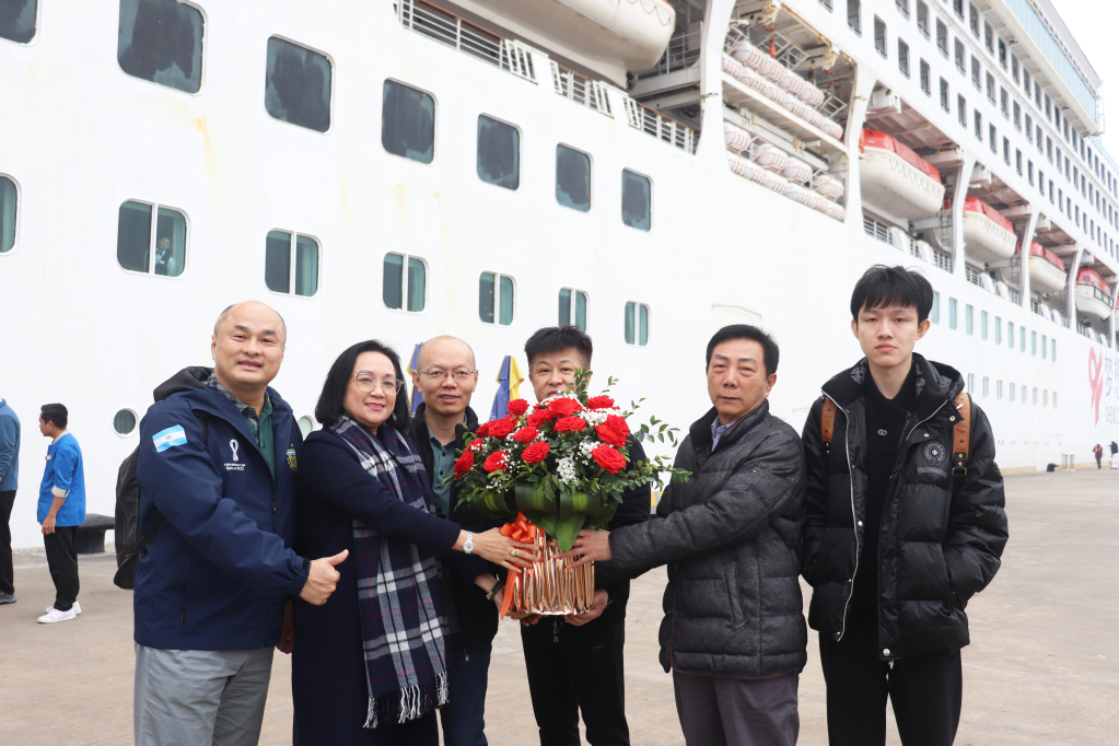 Tàu biển Dream Cruise đưa du khách du lịch Trung Quốc đến Quảng Ninh
