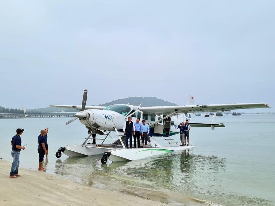 Khảo sát mở đường bay thủy phi cơ Tuần Châu – Cô Tô