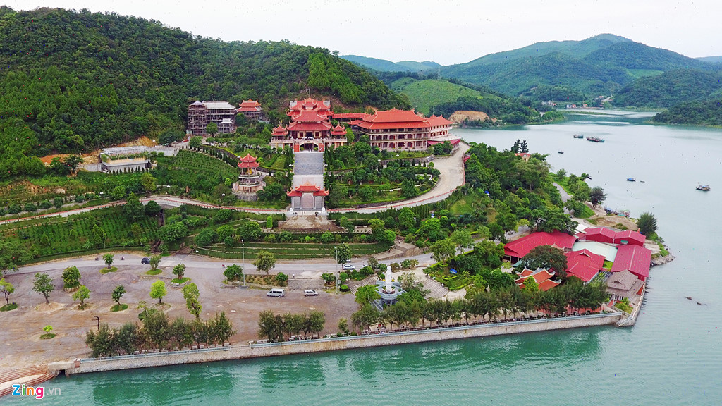 Chùa Cái Bầu - Ngôi chùa ven biển đẹp nhất Quảng Ninh